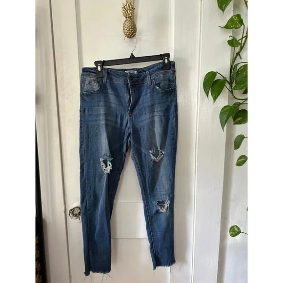 Almost Famous Women’s size 13 ripped jeans - Picture 1 of 6